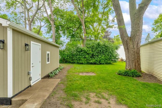 2957 Thomas Avenue, Berkley, MI 48072