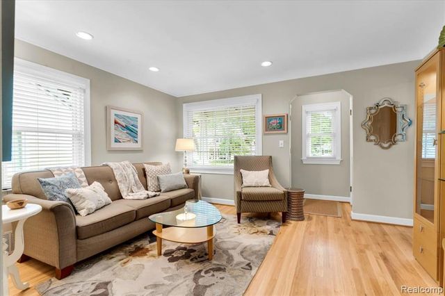 2957 Thomas Avenue, Berkley, MI 48072