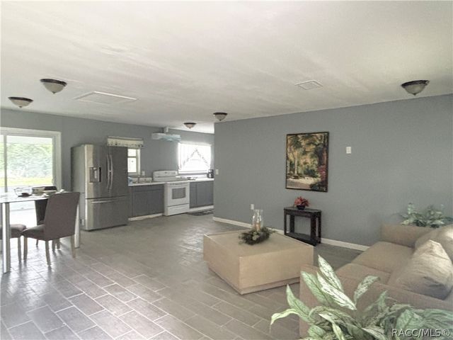 11 S Tyler Street, Beverly Hills, FL 34465