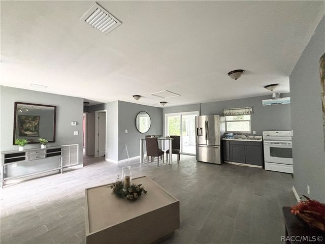 11 S Tyler Street, Beverly Hills, FL 34465