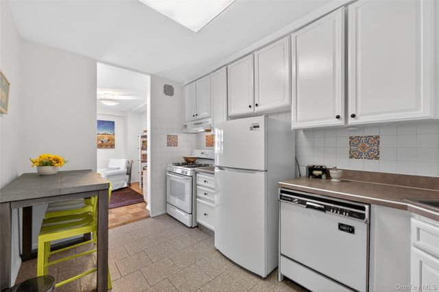 300 Martine Ave 3L, White Plains, NY 10601