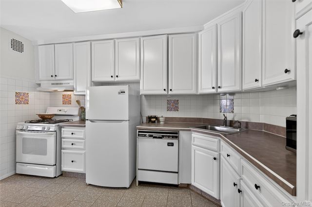 300 Martine Ave 3L, White Plains, NY 10601