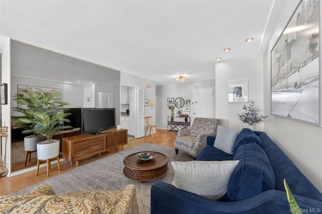 300 Martine Ave 3L, White Plains, NY 10601