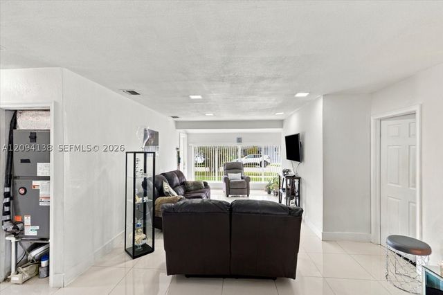 9625 Dominican Dr, Cutler Bay, FL 33189
