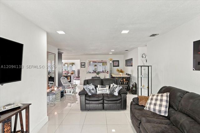 9625 Dominican Dr, Cutler Bay, FL 33189