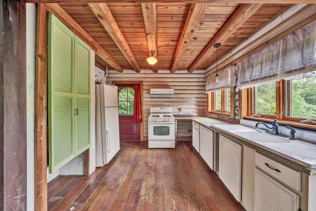 8536 Starlight LN, Boones Mill, VA 24065