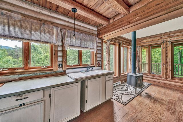 8536 Starlight LN, Boones Mill, VA 24065