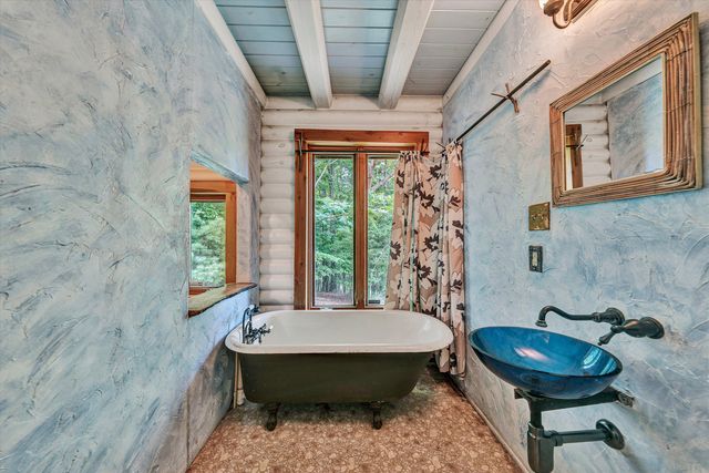 8536 Starlight LN, Boones Mill, VA 24065