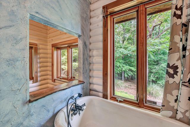 8536 Starlight LN, Boones Mill, VA 24065