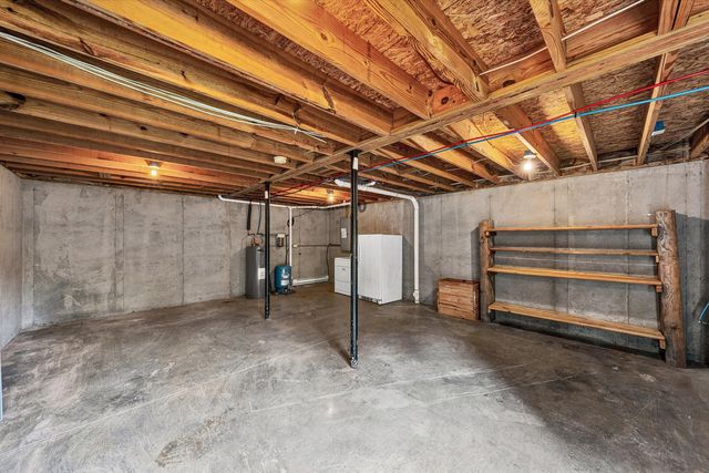 8536 Starlight LN, Boones Mill, VA 24065