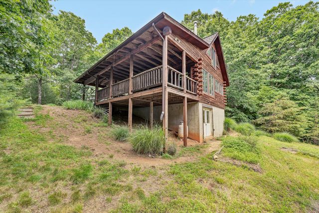 8536 Starlight LN, Boones Mill, VA 24065
