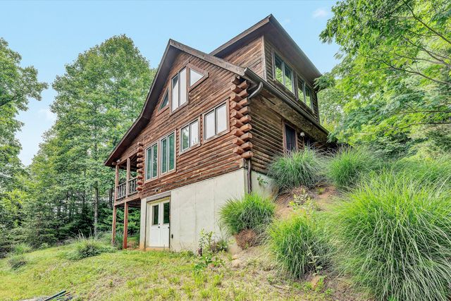 8536 Starlight LN, Boones Mill, VA 24065