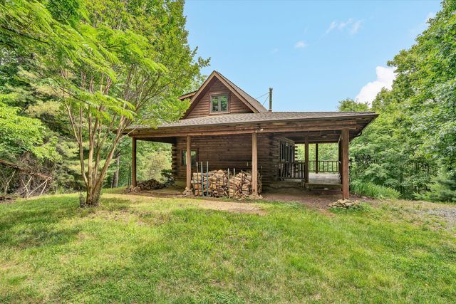 8536 Starlight LN, Boones Mill, VA 24065