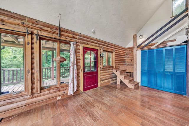 8536 Starlight LN, Boones Mill, VA 24065