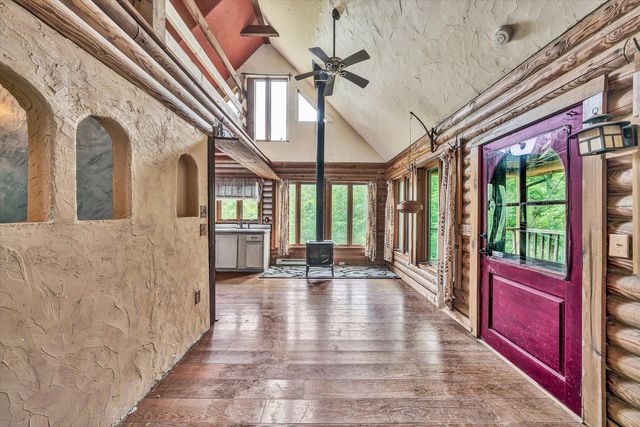 8536 Starlight LN, Boones Mill, VA 24065