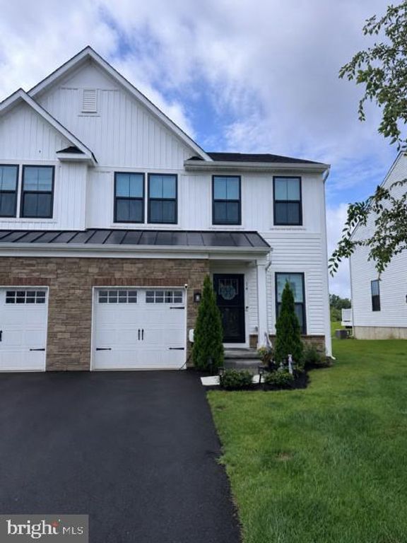 14 CINNAMON LN, Mount Laurel, NJ 08054