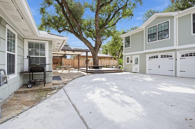1111 Timbergrove Lane, Houston, TX 77008