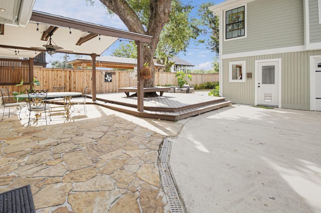 1111 Timbergrove Lane, Houston, TX 77008