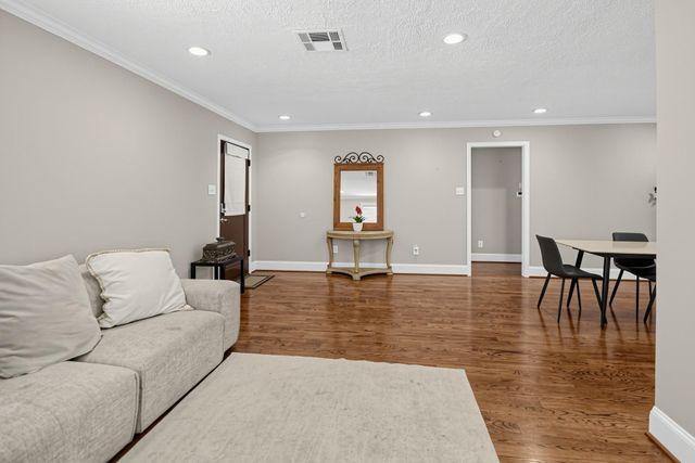 1111 Timbergrove Lane, Houston, TX 77008