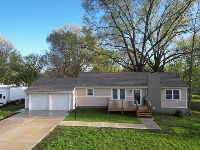 8025 Waverly Avenue, Kansas City, KS 66109