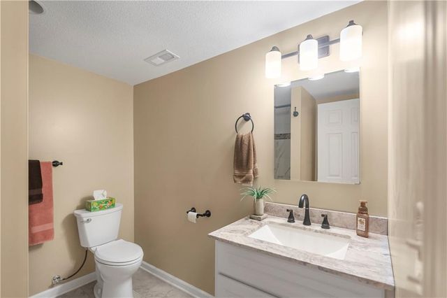 8025 Waverly Avenue, Kansas City, KS 66109