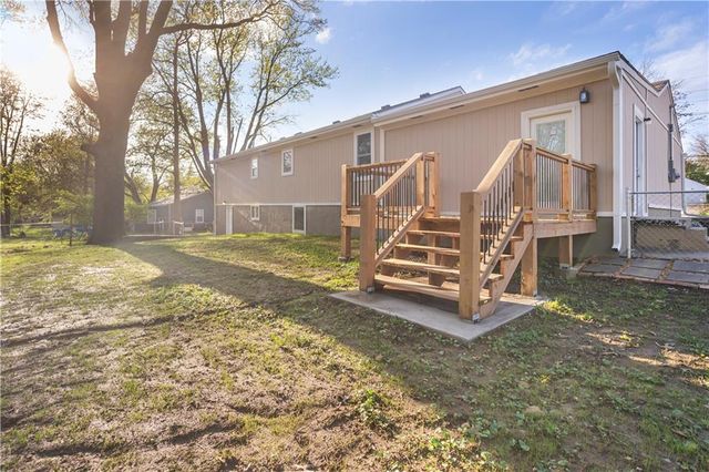 8025 Waverly Avenue, Kansas City, KS 66109