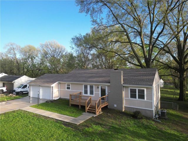 8025 Waverly Avenue, Kansas City, KS 66109