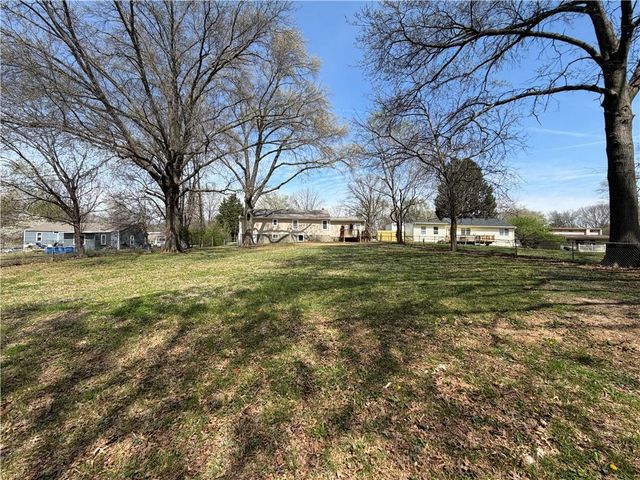8025 Waverly Avenue, Kansas City, KS 66109