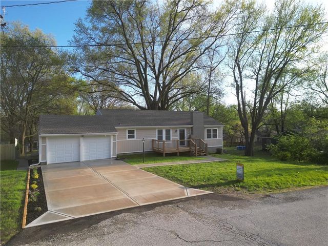 8025 Waverly Avenue, Kansas City, KS 66109