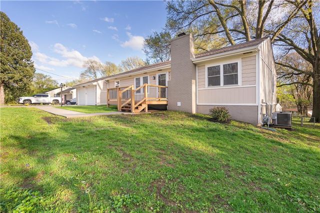 8025 Waverly Avenue, Kansas City, KS 66109