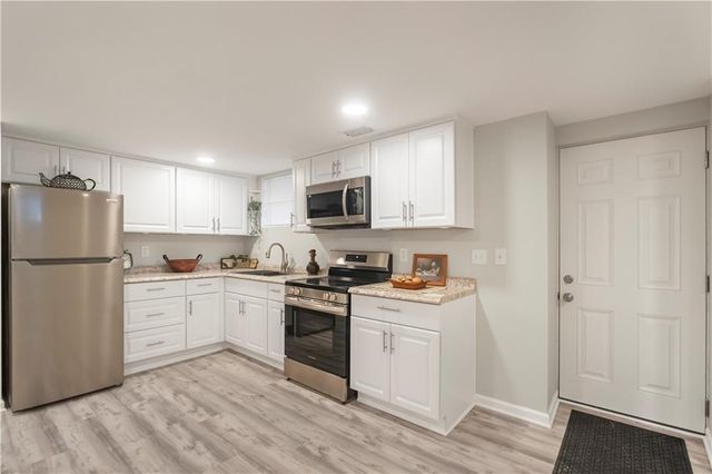 8025 Waverly Avenue, Kansas City, KS 66109