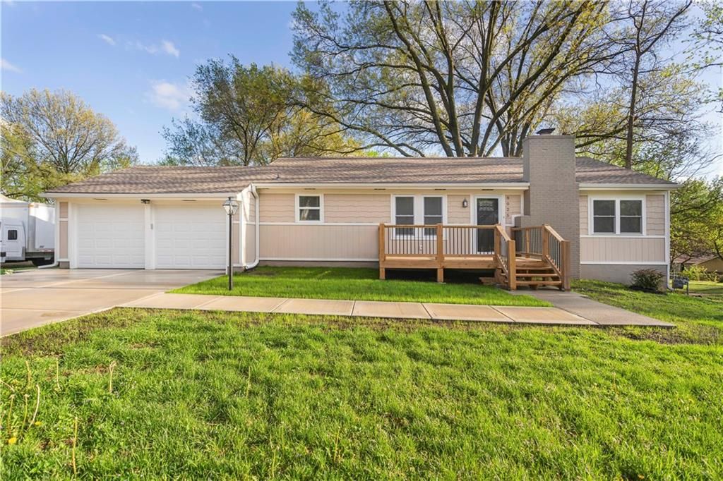 8025 Waverly Avenue, Kansas City, KS 66109