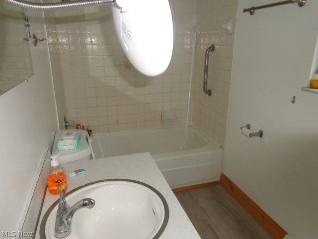 9552 Fernwood Drive, Olmsted Falls, OH 44138