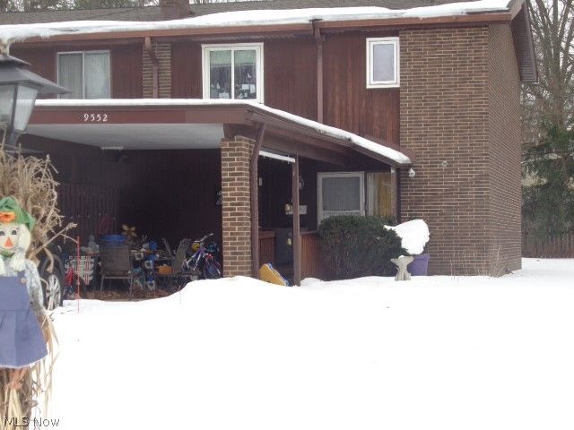 9552 Fernwood Drive, Olmsted Falls, OH 44138