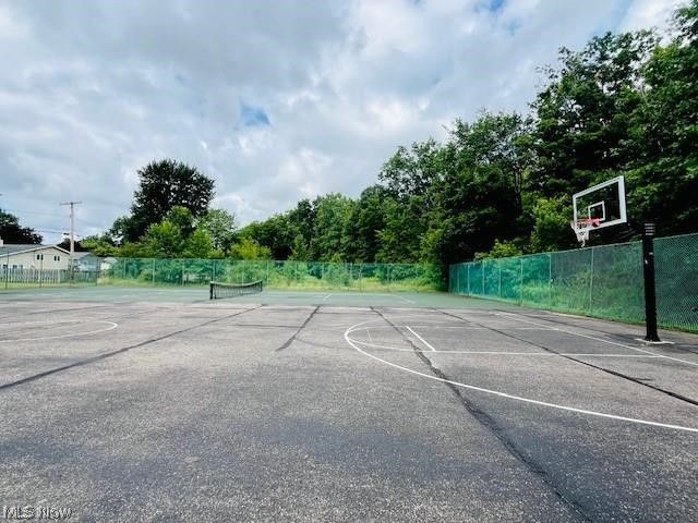 9552 Fernwood Drive, Olmsted Falls, OH 44138