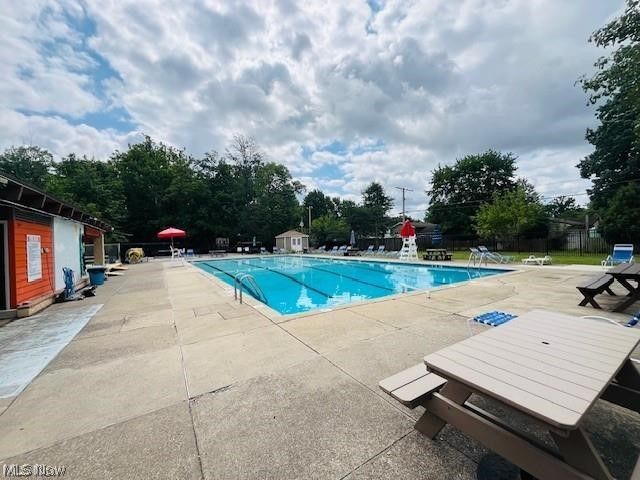 9552 Fernwood Drive, Olmsted Falls, OH 44138