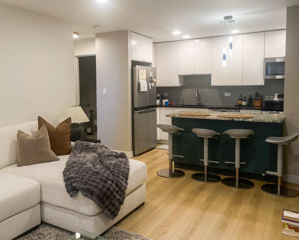 715 W Central Road A8, Mount Prospect, IL 60056