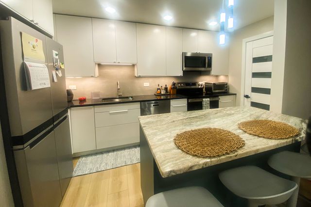 715 W Central Road A8, Mount Prospect, IL 60056