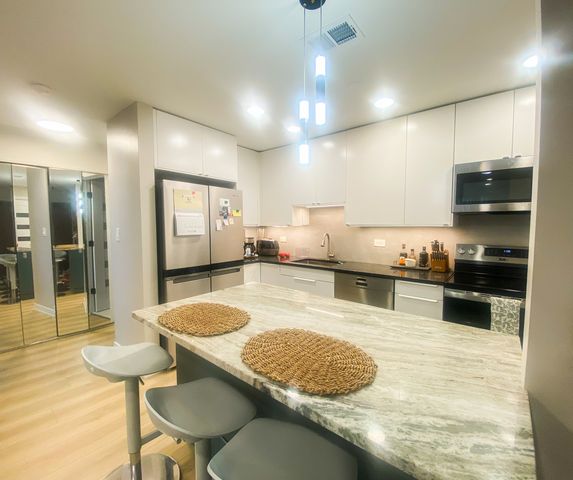 715 W Central Road A8, Mount Prospect, IL 60056