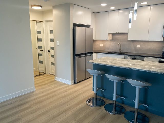 715 W Central Road A8, Mount Prospect, IL 60056