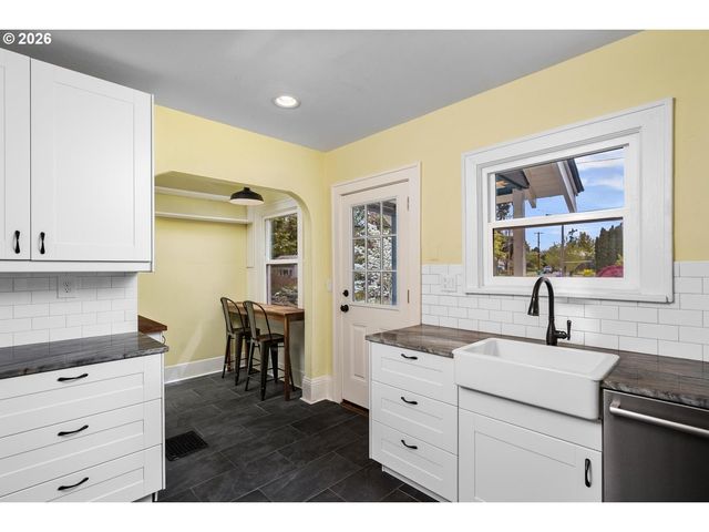 9707 N LOMBARD St, Portland, OR 97203