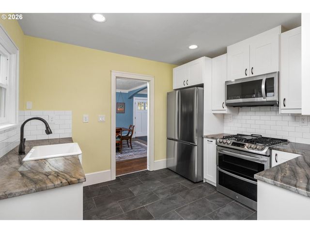 9707 N LOMBARD St, Portland, OR 97203