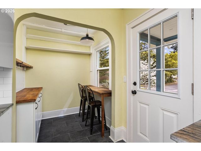 9707 N LOMBARD St, Portland, OR 97203