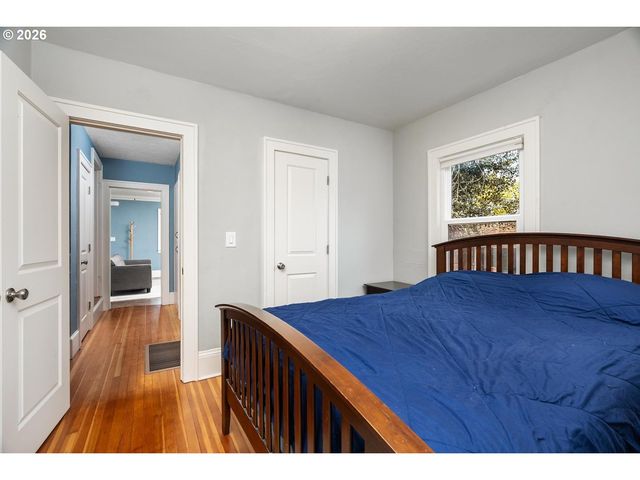 9707 N LOMBARD St, Portland, OR 97203