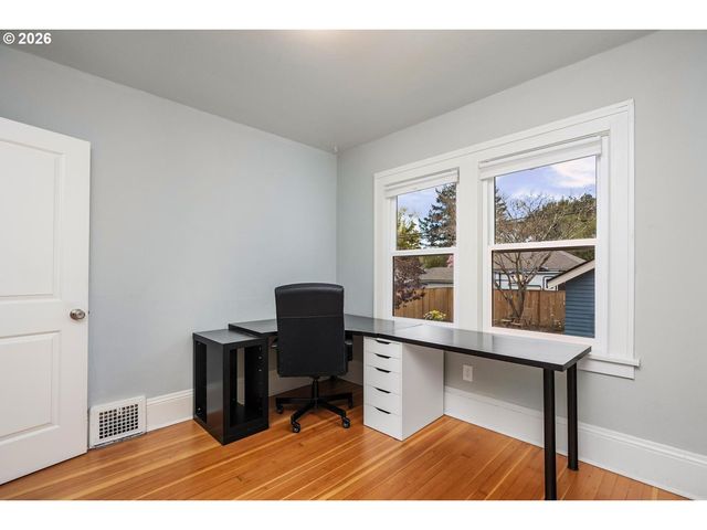 9707 N LOMBARD St, Portland, OR 97203