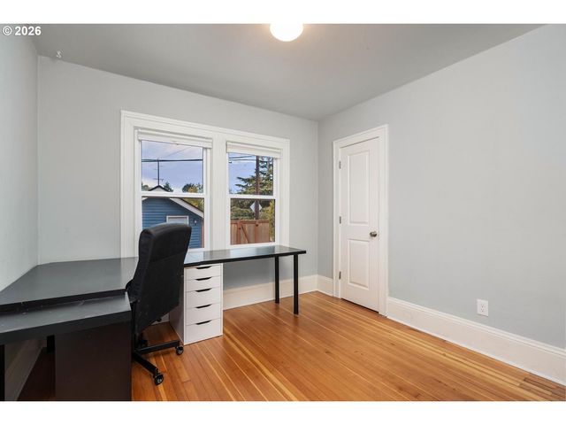 9707 N LOMBARD St, Portland, OR 97203