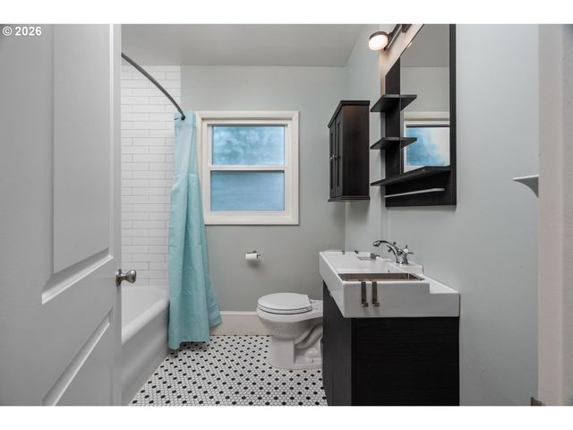 9707 N LOMBARD St, Portland, OR 97203