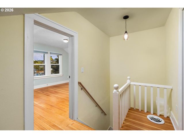 9707 N LOMBARD St, Portland, OR 97203