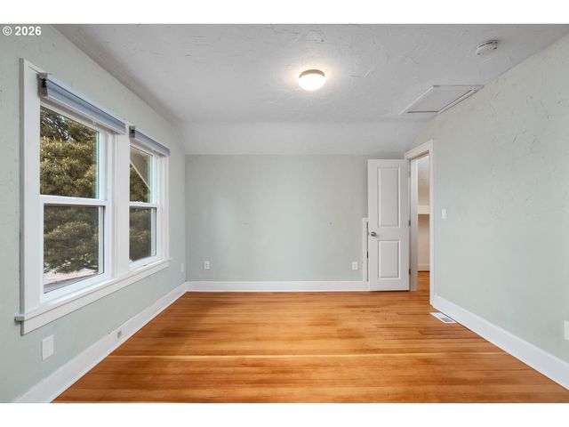 9707 N LOMBARD St, Portland, OR 97203