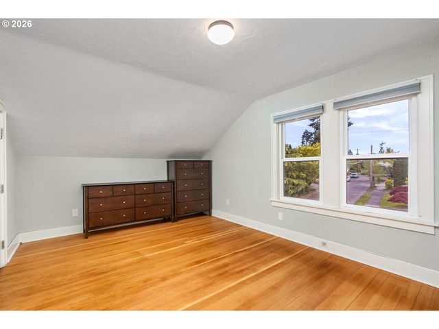 9707 N LOMBARD St, Portland, OR 97203